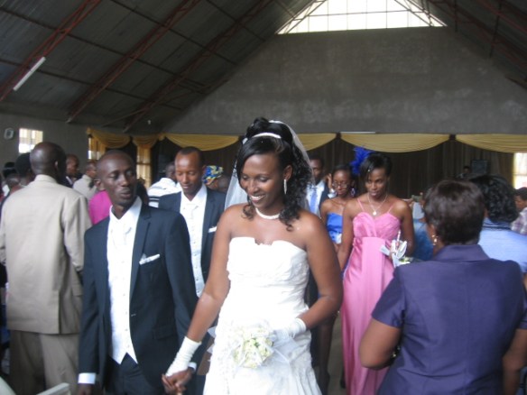 I felt uncomfortable running up/didn't recognize the appropriate time, so this was the best picture I got of the couple.